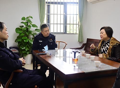 加强党建共建，亲昵警企关系